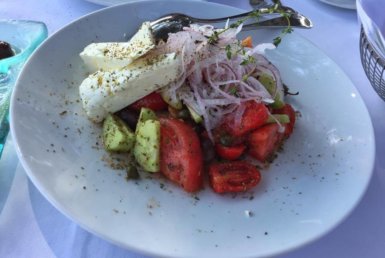 Ελληνική σαλάτα στην Ιθάκη στη Βουλιαγμένη