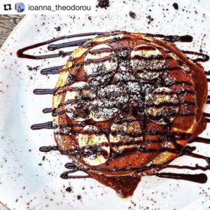 Pancakes με σοκολάτα στο στο Living στη Γλυφάδα