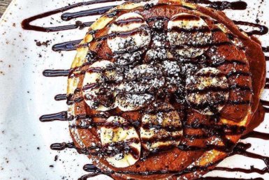 Pancakes με σοκολάτα στο στο Living στη Γλυφάδα