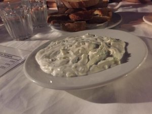 Τζατζίκι στην ταβέρνα ο Κρητικός στην Κάντζα