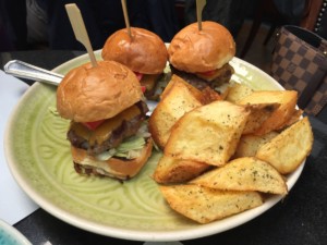 Mini Burgers στο Common Secret στην Κηφισιά