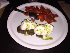 Σαλάτα με Ντοματίνια και Μοτσαρέλα στο Ιταλικό Εστιατόριο Pausa στο Μαρούσι