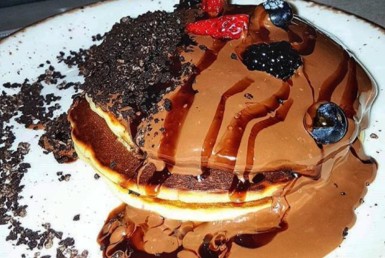 Pancakes με Σοκολάτα στο Monki στο Κολωνάκι