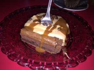 Υγρό κέικ σοκολάτας με κρέμα bueno στο "Cap Cap" στο Αιγάλεω