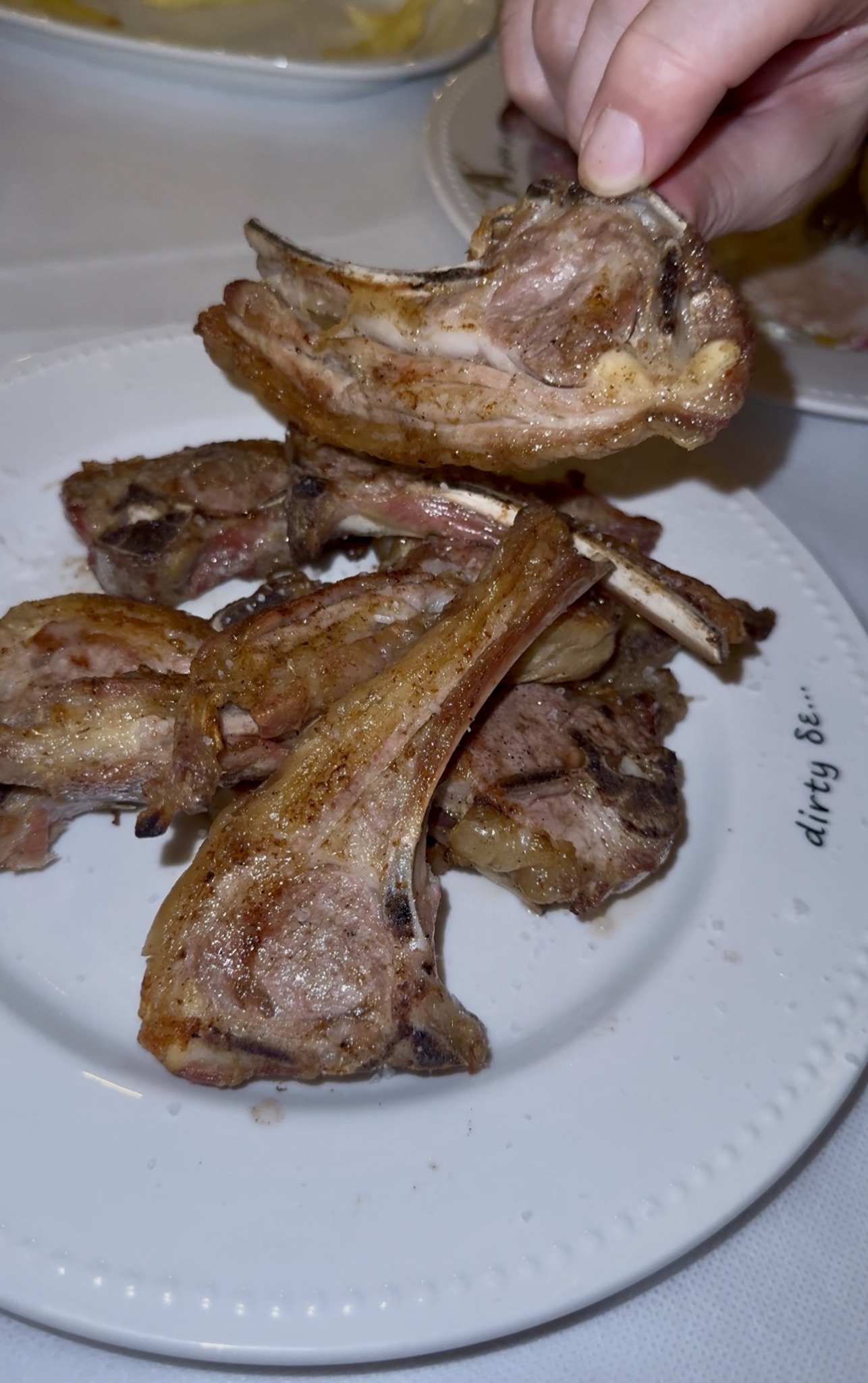 Αρνίσια παϊδάκια στον Άγριο χασαποταβέρνα Αθήνα