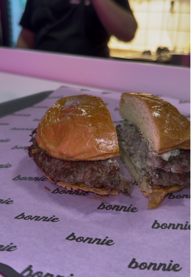 Secret Smash burger από το Bonnie Burgers Κουκάκι με Vergara Angus
