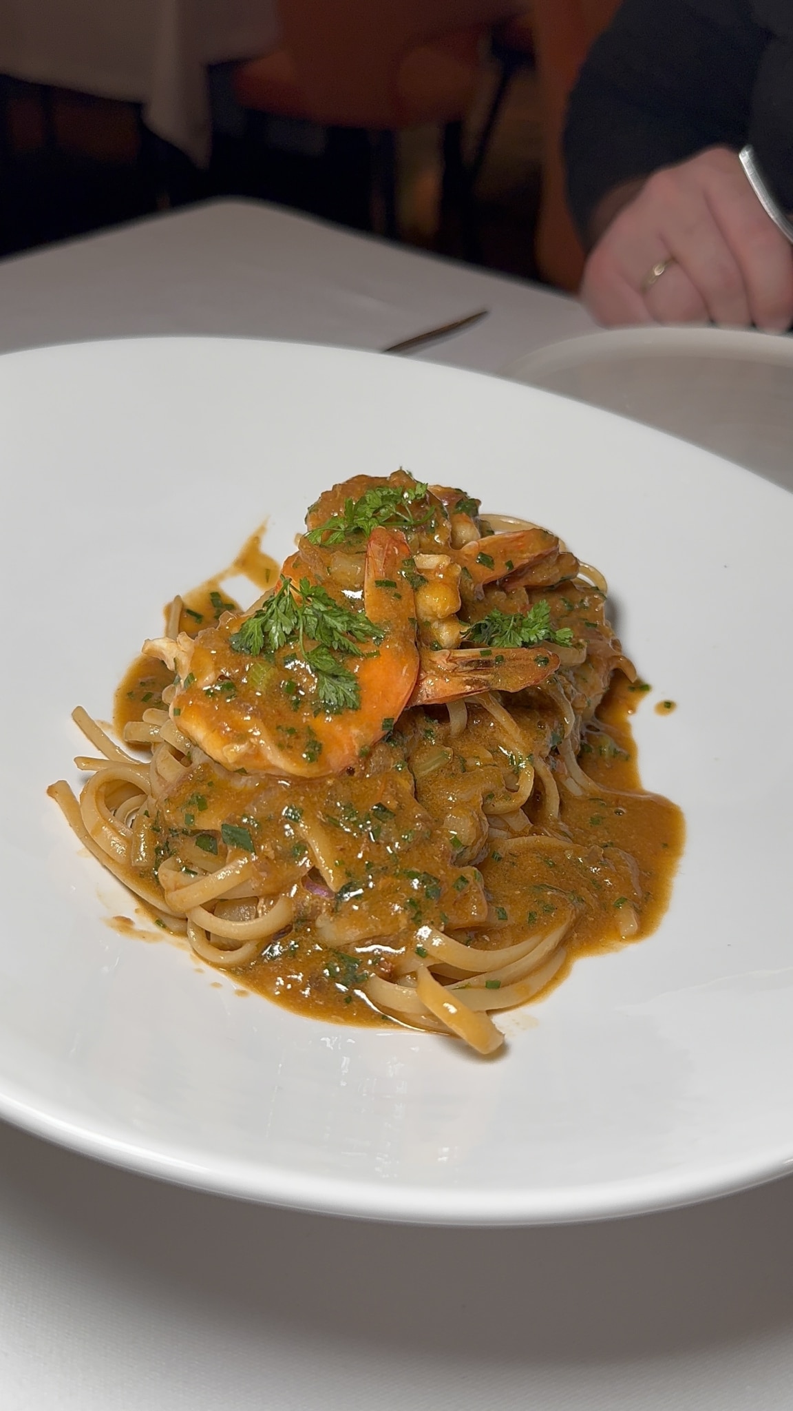 Λιγκουίνι με γαρίδες στο Mylos Γλυφάδα