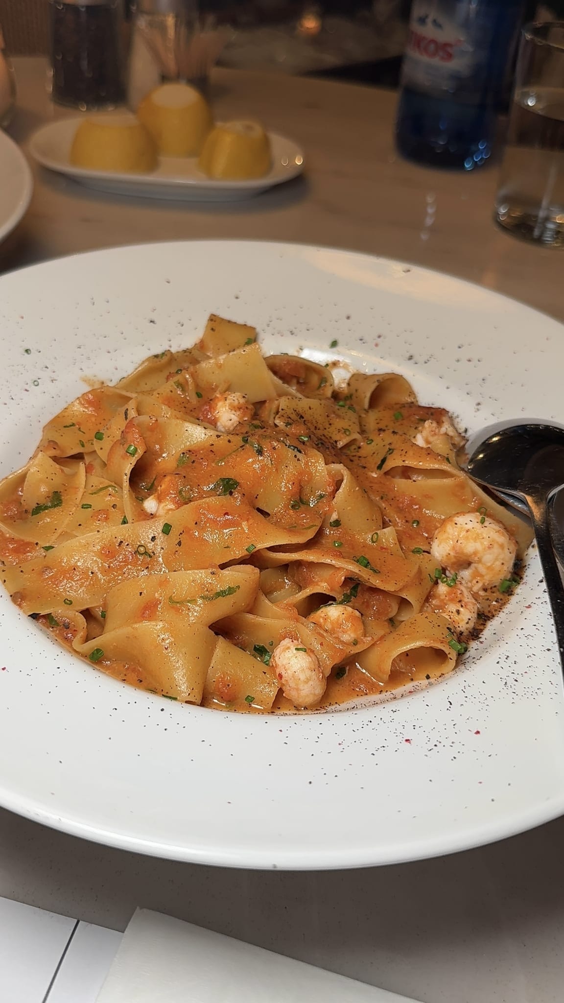 Λιγκουίνι με φρέσκες καραβίδες στο Μπαρμπουνάκι Νέα Σμύρνη