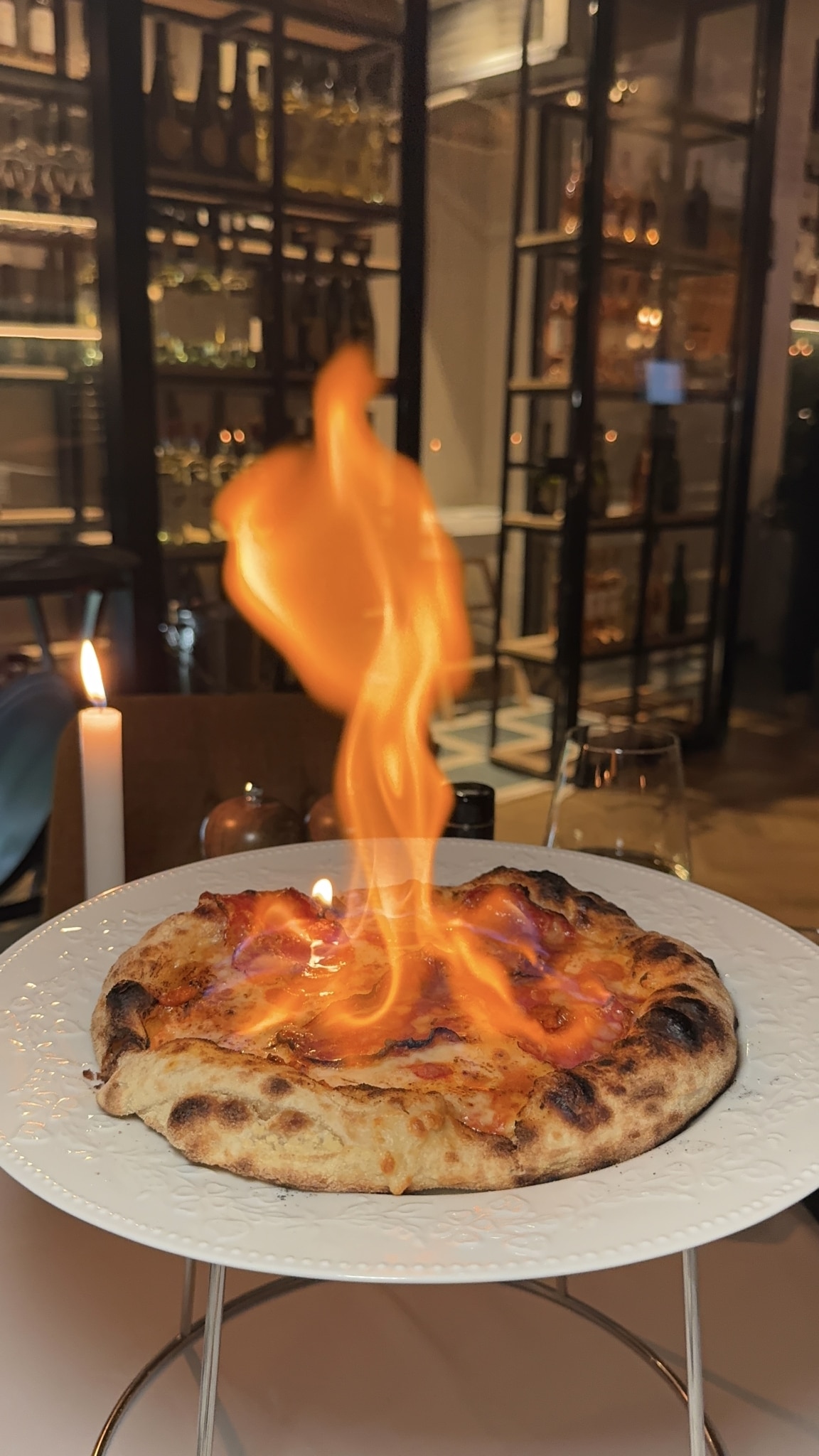 Diavola Pizza με φλόγες στο Casa Nicola Μαρούσι