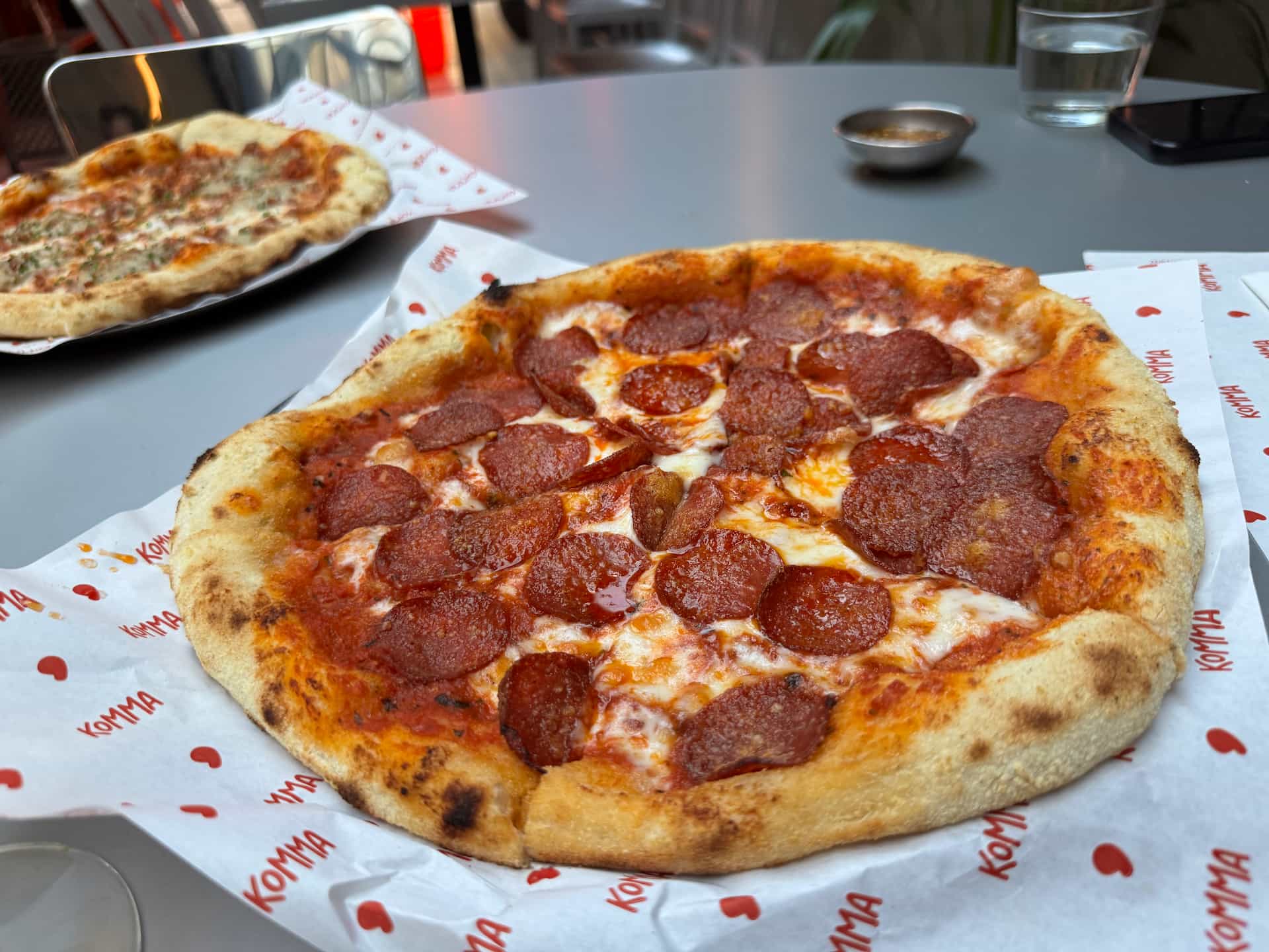 Πίτσα Pepperoni στο Komma Πειραιάς