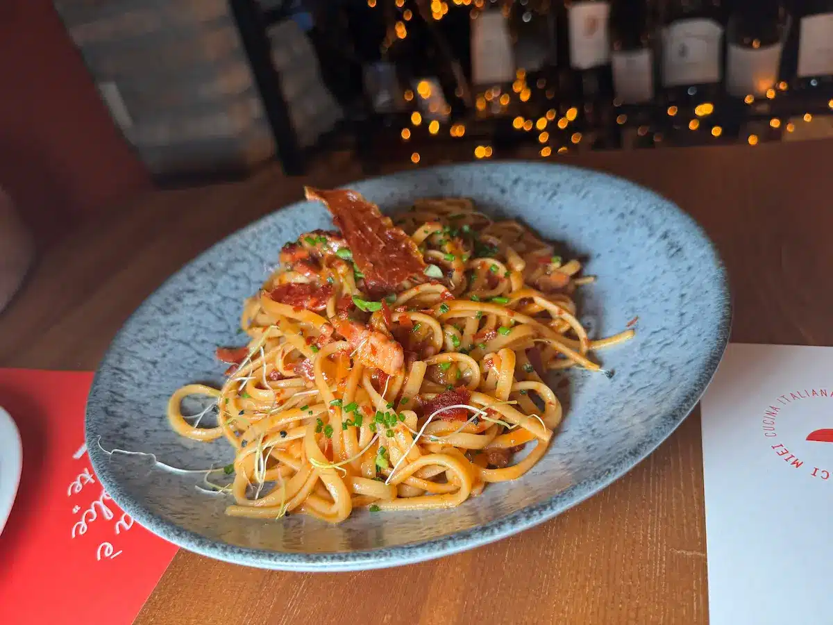 Linguine Amatriciana στο Amici Miei Δροσιά