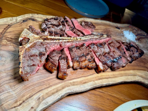 Porterhouse Steak 40 ημερών Dry Aged στο Moo Casa Νέο Ηράκλειο.