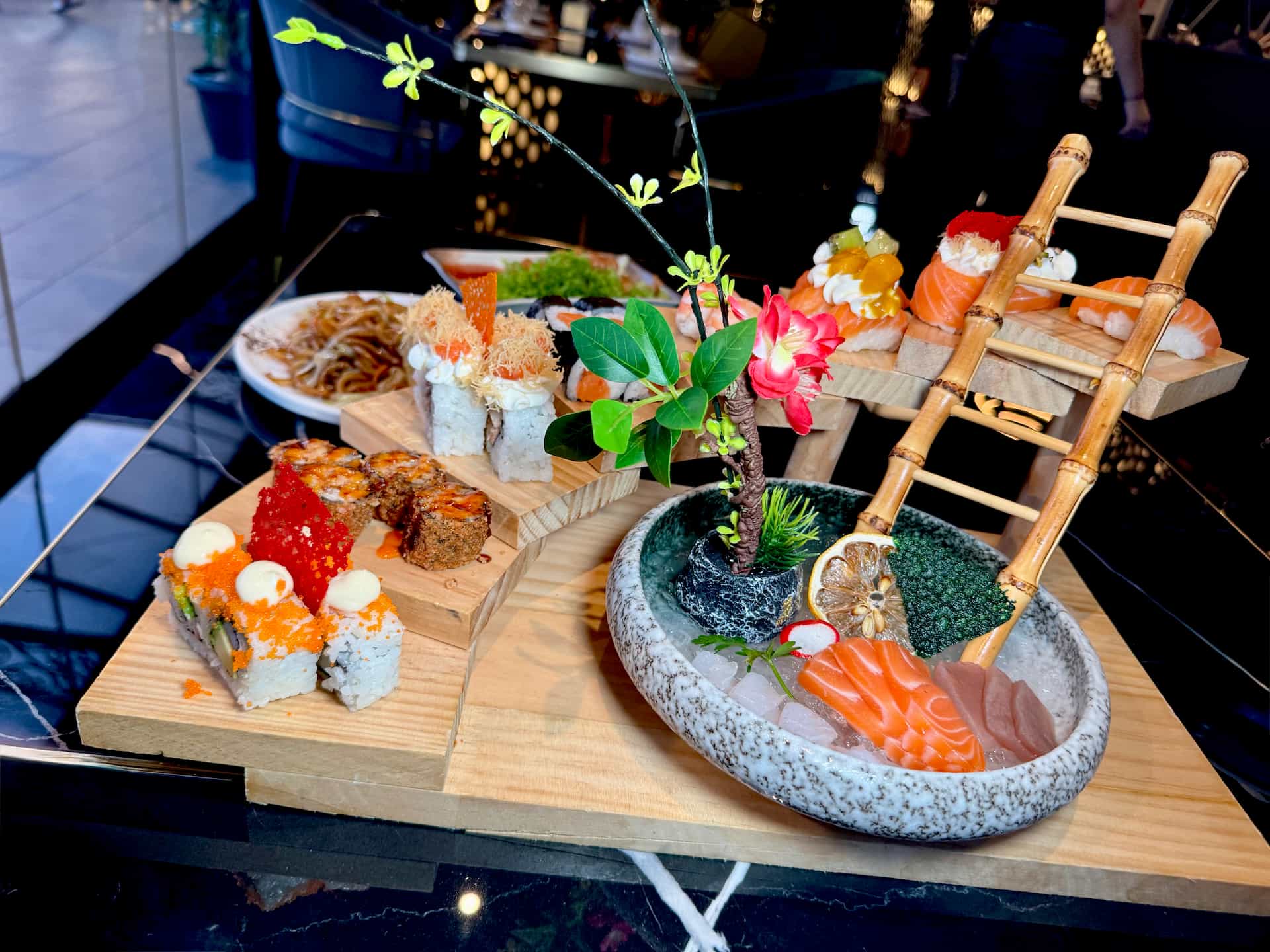 Sushi Deluxe Combo 36 Pz – Sushi J Γλυφάδα Sushi Deluxe Combo 36 Pz στο Sushi J Γλυφάδα